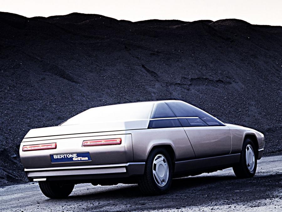 Alfa Romeo Delfino Concept 1983 года  (фото 16 из 18)